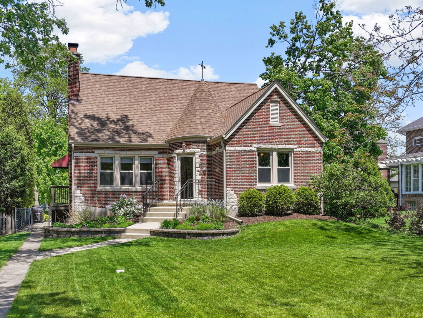Property Photo:  116 E Maple Street  IL 60148 