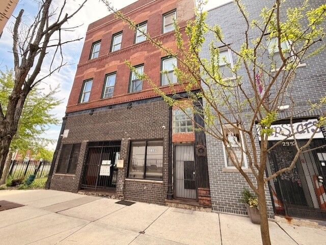 Property Photo: 2335 W Lake Street 3F IL 60612