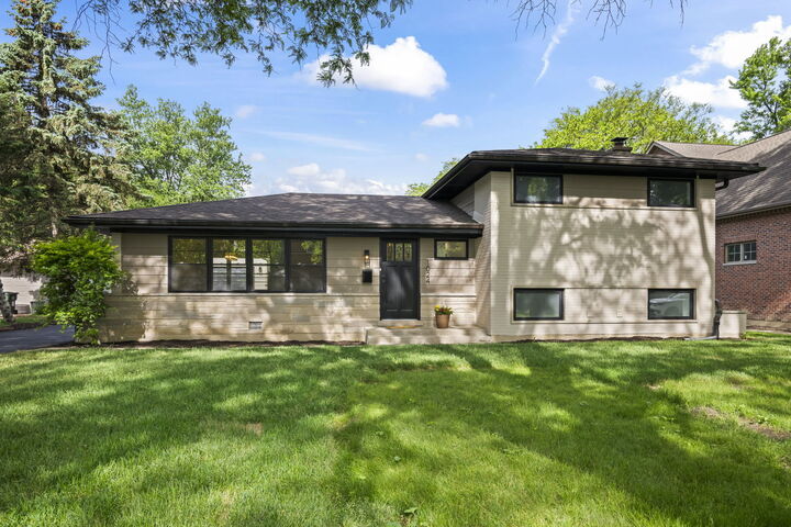 Property Photo:  1024 Arbor Lane  IL 60025 