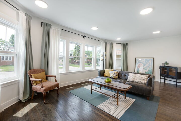 Property Photo: 1929 S 3rd Avenue IL 60153