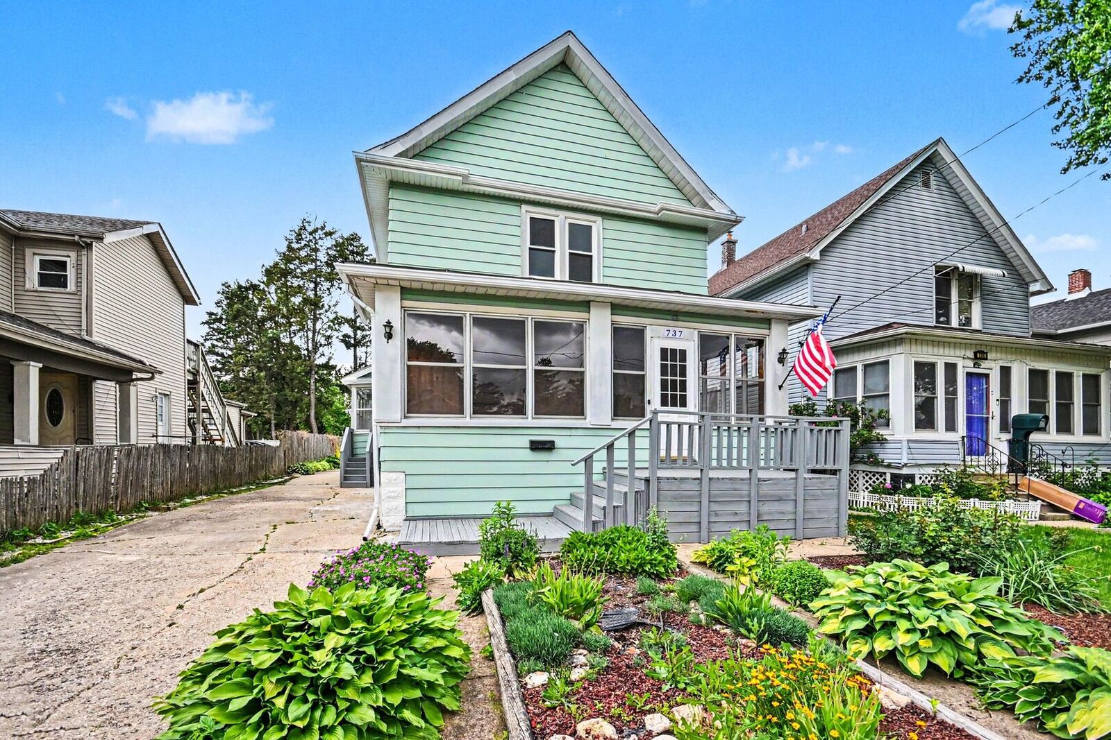 Property Photo:  737 Lebanon Street  IL 60505 