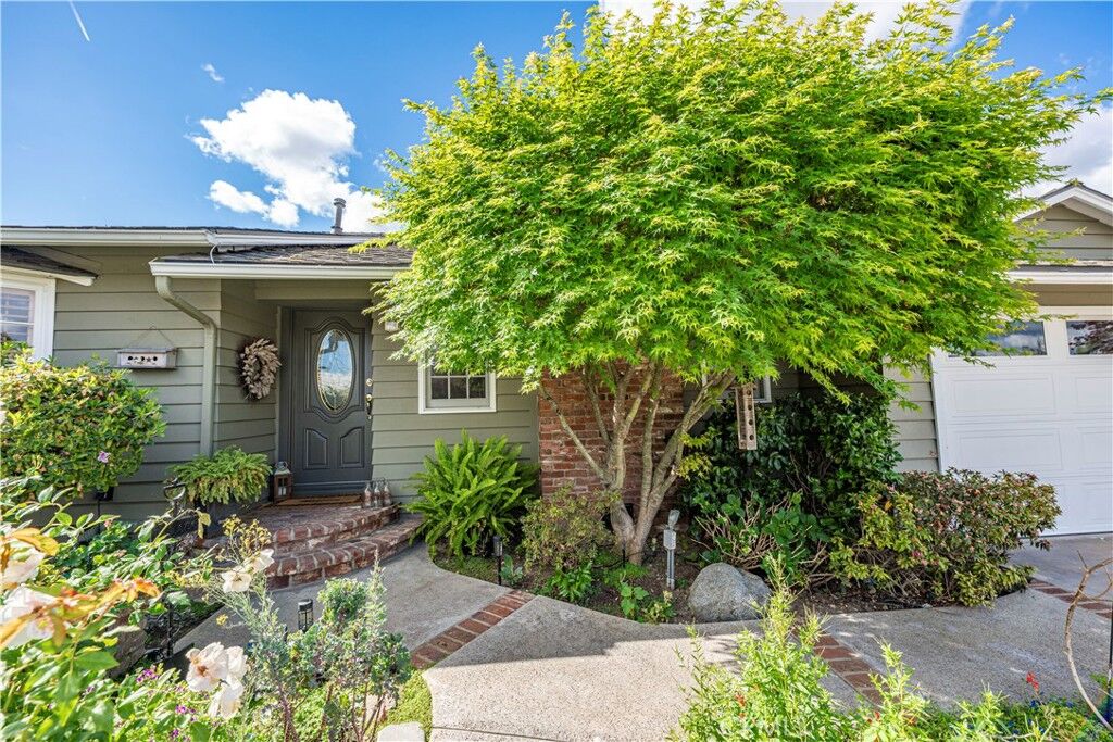 Property Photo:  1224 E Orange Grove  CA 92867 