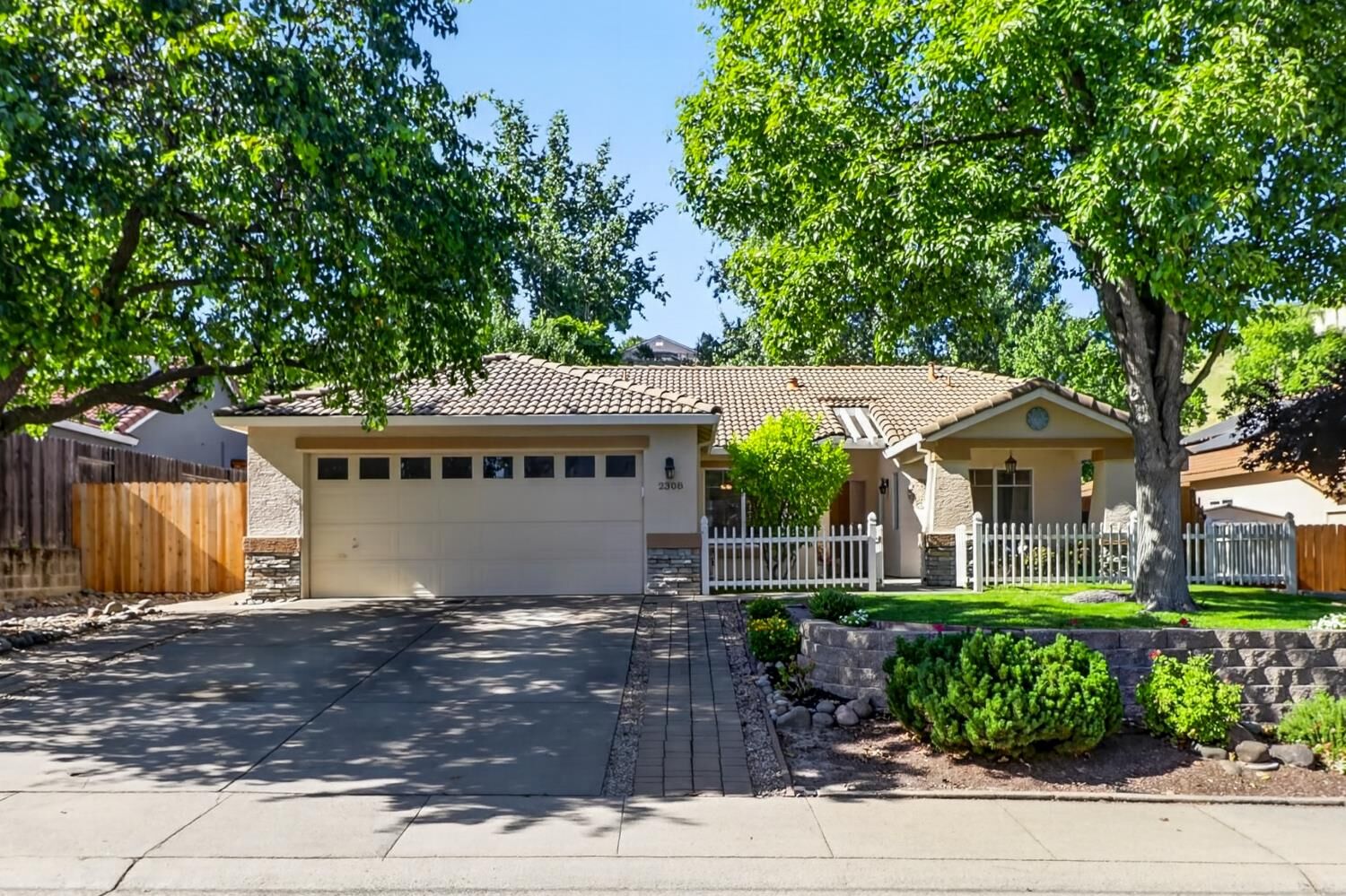 Property Photo:  2308 Stefanie Court  CA 95765 