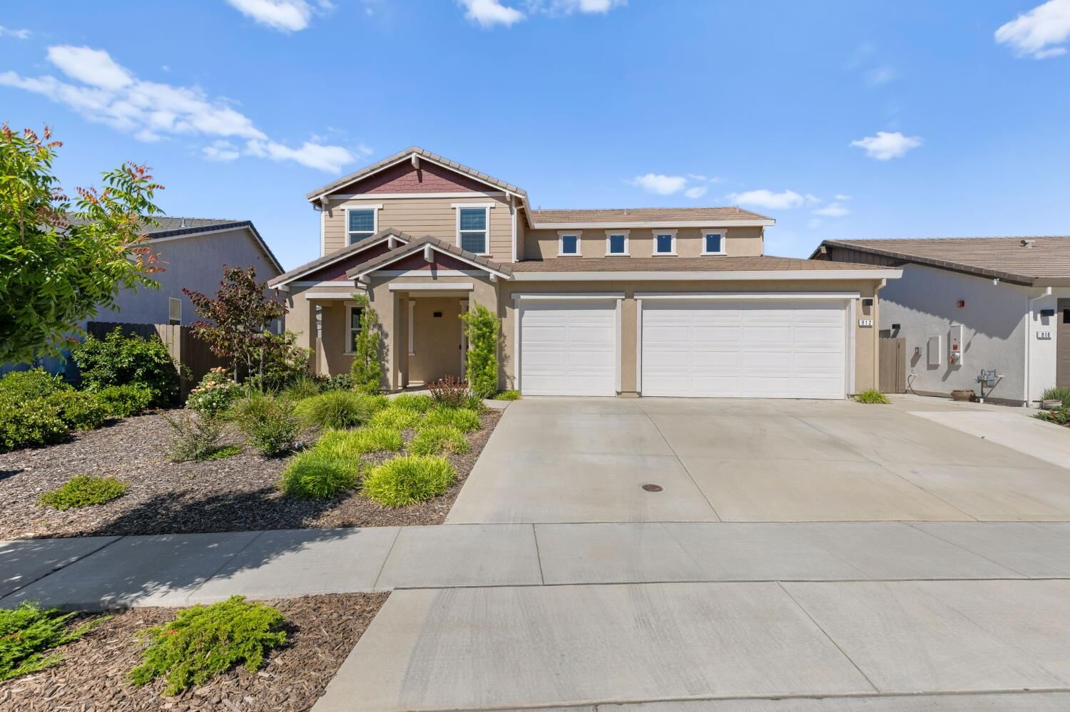 Property Photo: 812 Cross Creek Lane CA 95648
