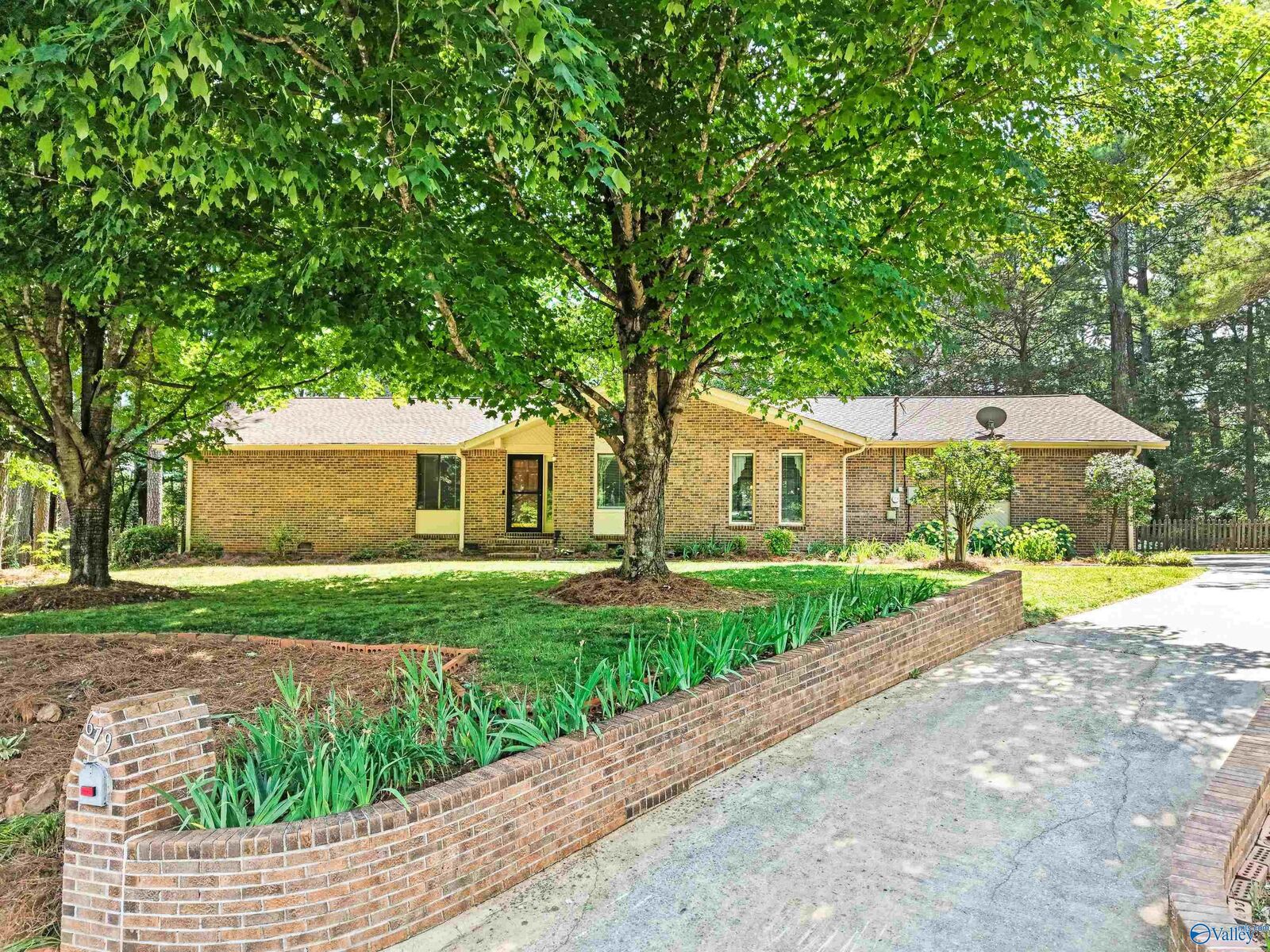 Property Photo: 679 Cambridge Drive AL 35758