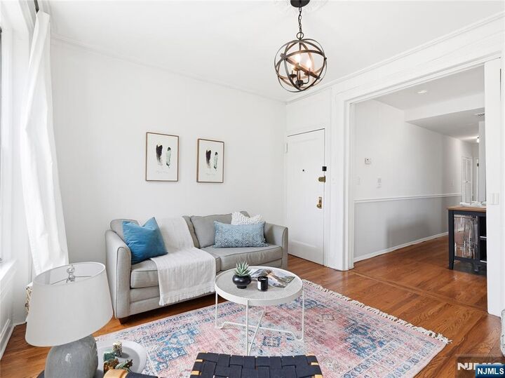 Property Photo:  264 3rd Street 2R  NJ 07302 