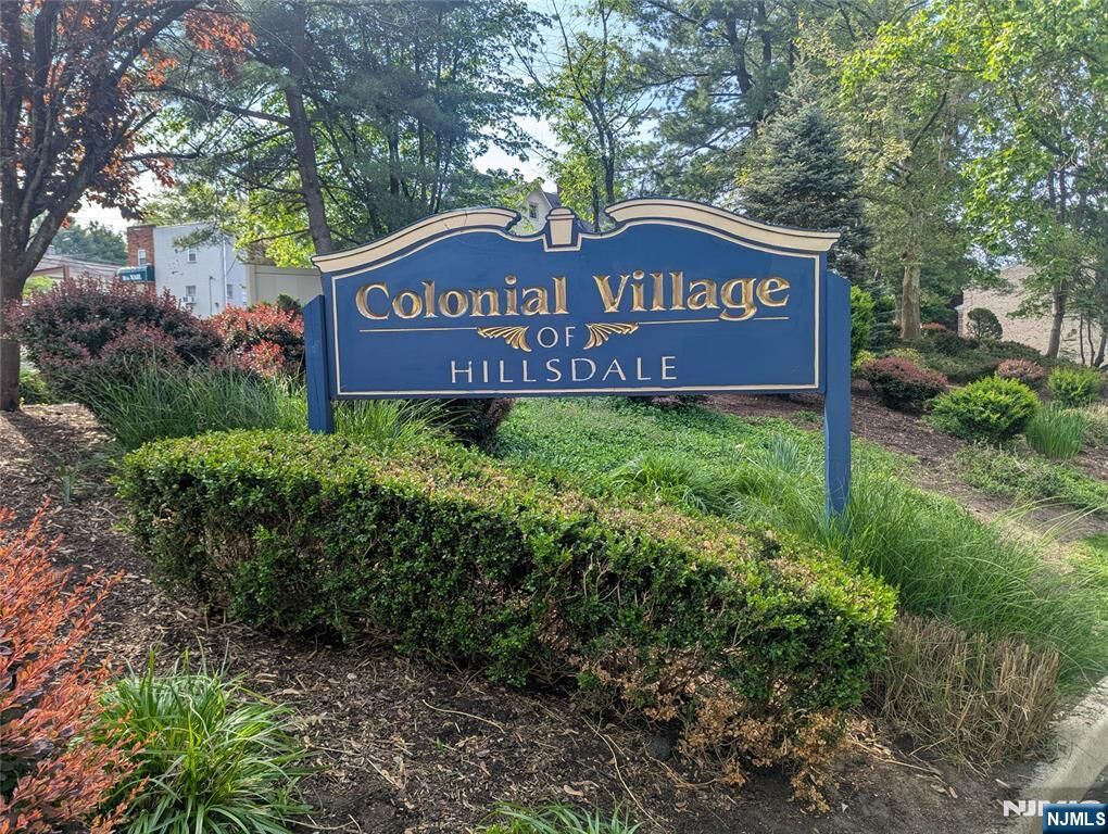 Property Photo:  5 Colonial Village Drive  NJ 07642 