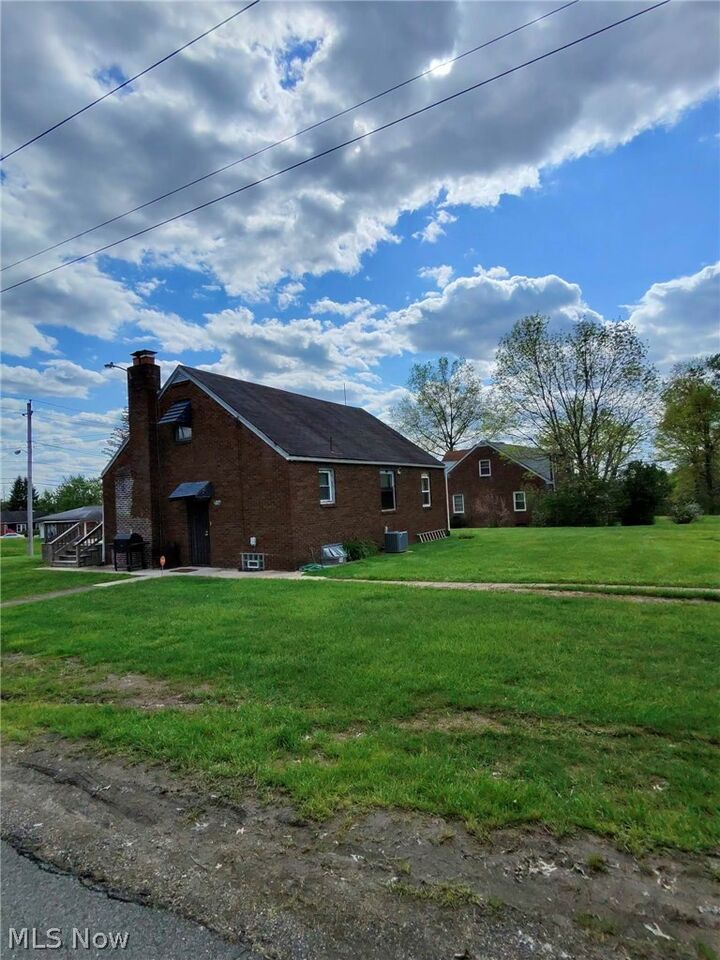Property Photo:  2156 McGuffey Road  OH 44505 
