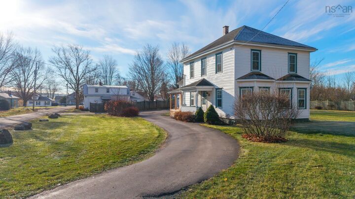 Property Photo:  6 Hamilton Avenue  NS B0N 1C0 