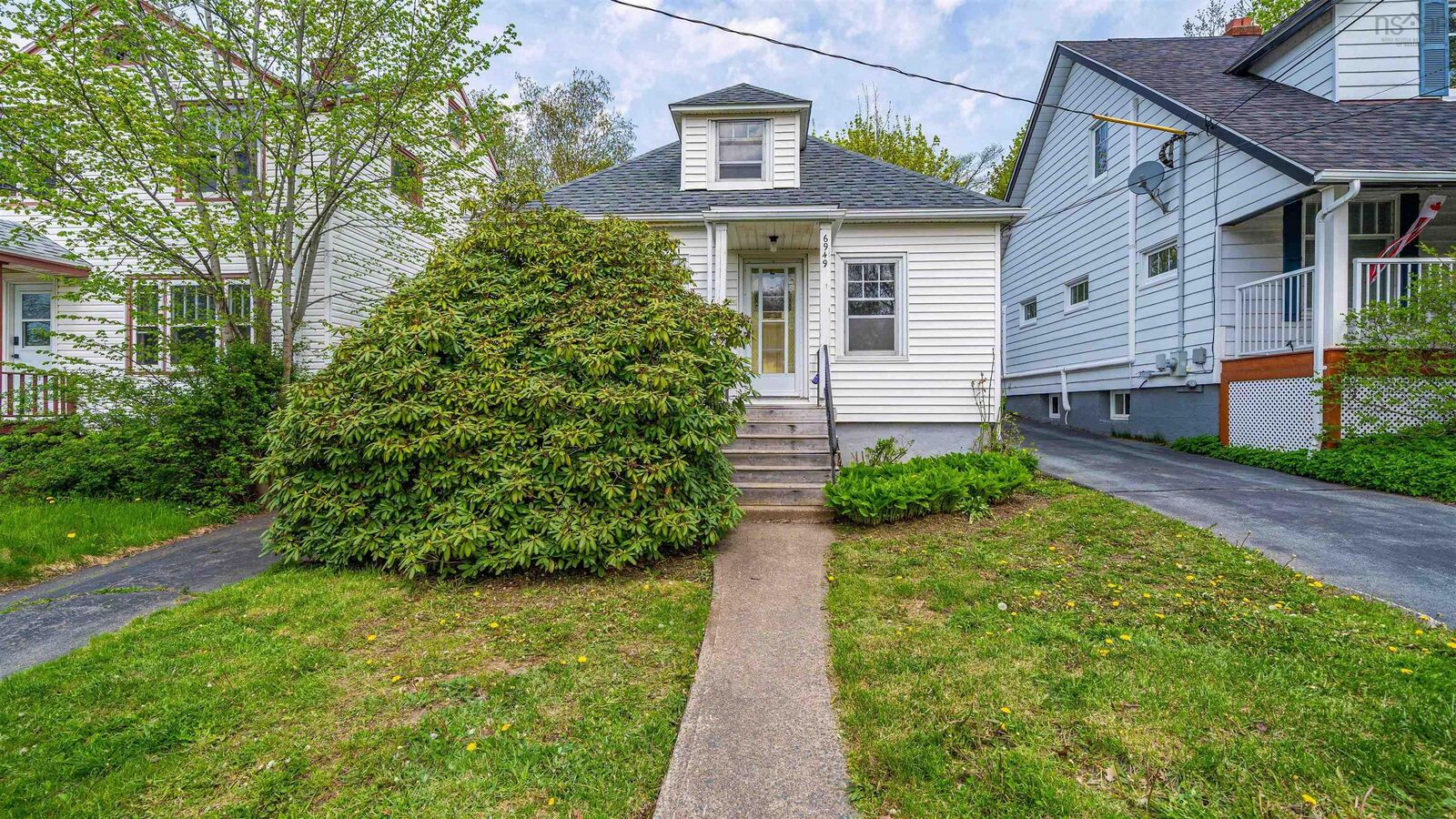 Property Photo: 6949 Chebucto Road NS B3L 1M6
