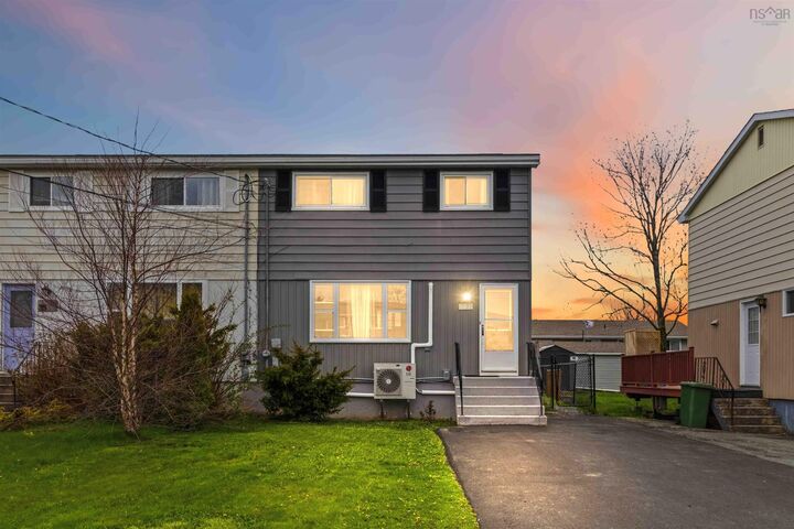 33 Huntingdon Drive — photo 1
