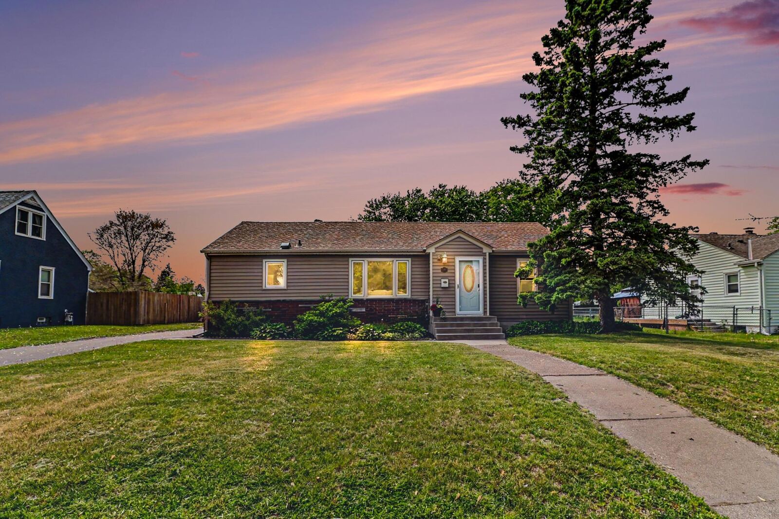 Property Photo: 1009 Marshall Avenue MN 55071