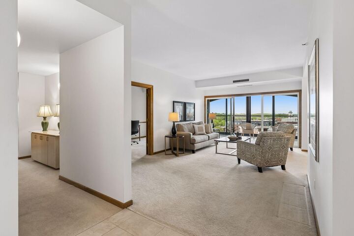 Property Photo:  1201 Yale Place 809  MN 55403 