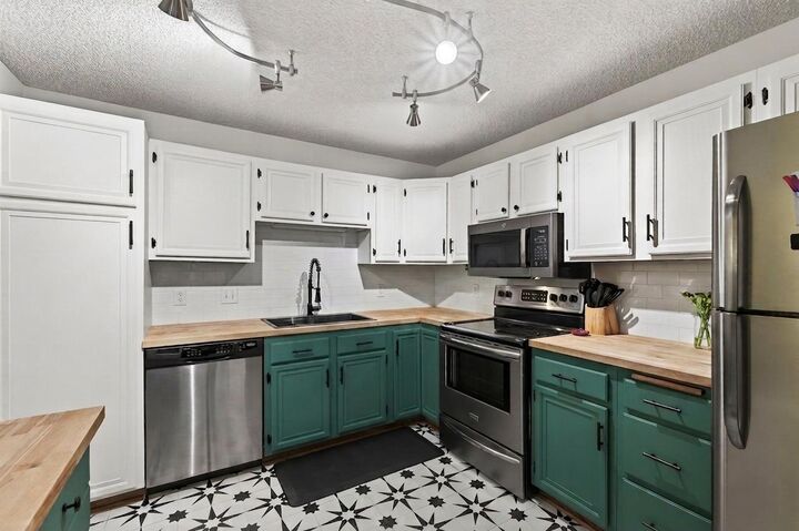 Property Photo:  4385 Trenton Lane N 102  MN 55442 