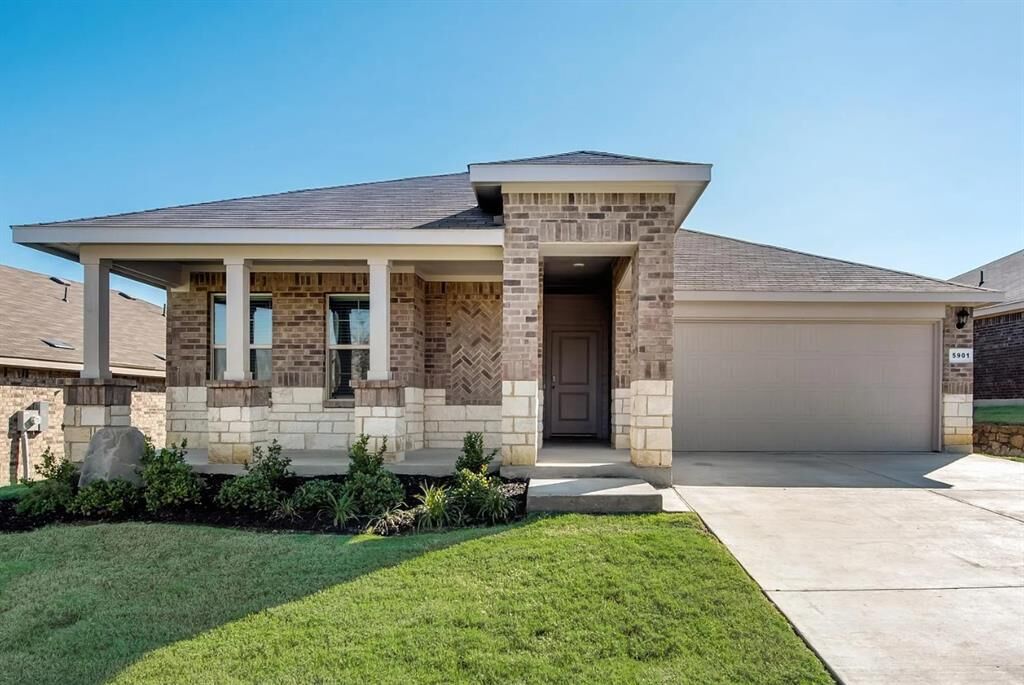 Property Photo: 5901 Bull Creek Lane TX 76226