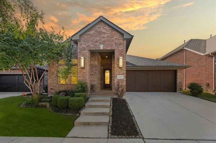 Property Photo: 1513 8th Street TX 76226