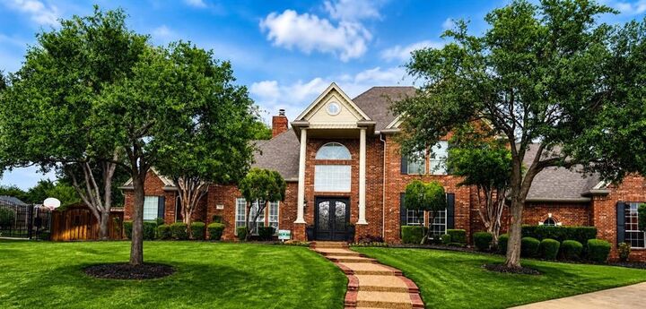 Property Photo:  305 Bandera Court  TX 76092 