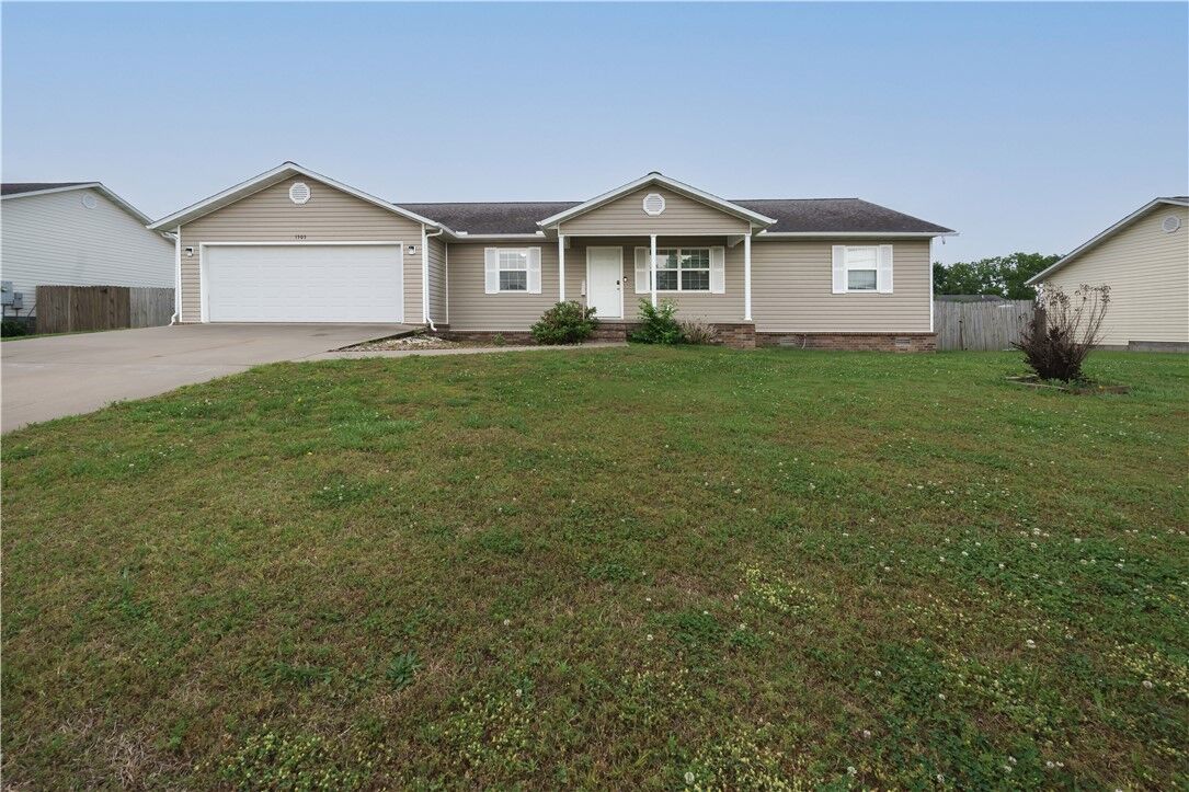 Property Photo:  1303 Sunset Boulevard  AR 72616 