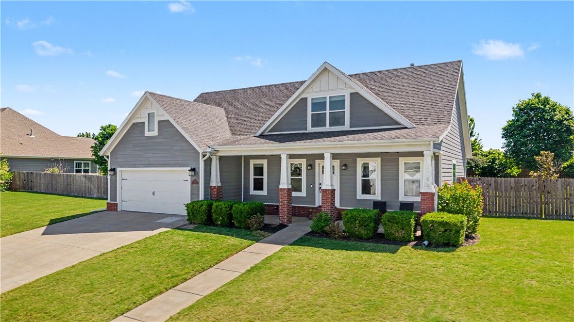 Property Photo:  1213 Chancery Lane  AR 72718 