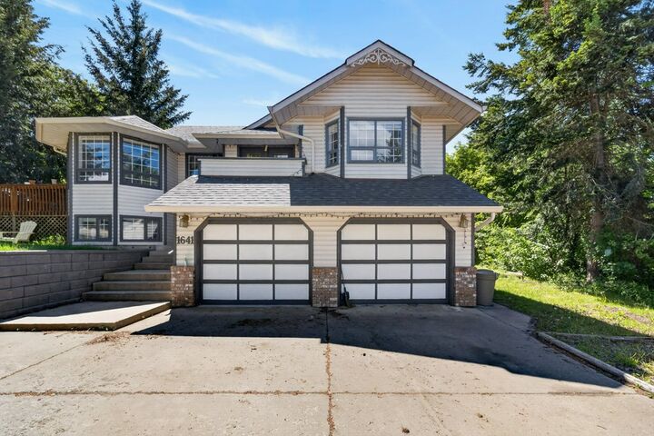 Property Photo: 1641 17 Street SE BC V1E 2M6