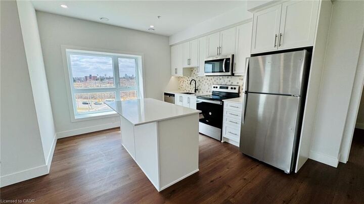 Property Photo:  1000 Lackner Place 404  ON N2A 0L9 