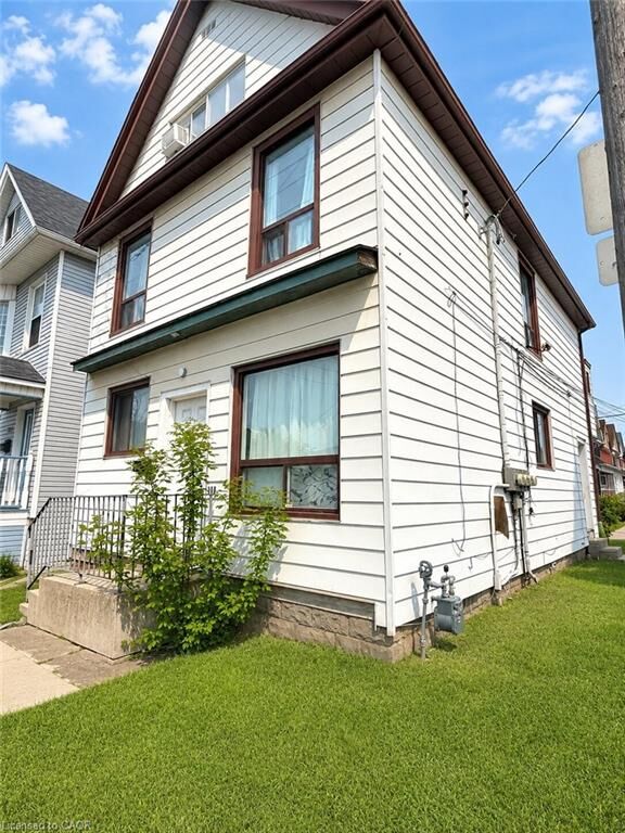 Property Photo:  518 Cannon Street E  ON L8L 2E8 