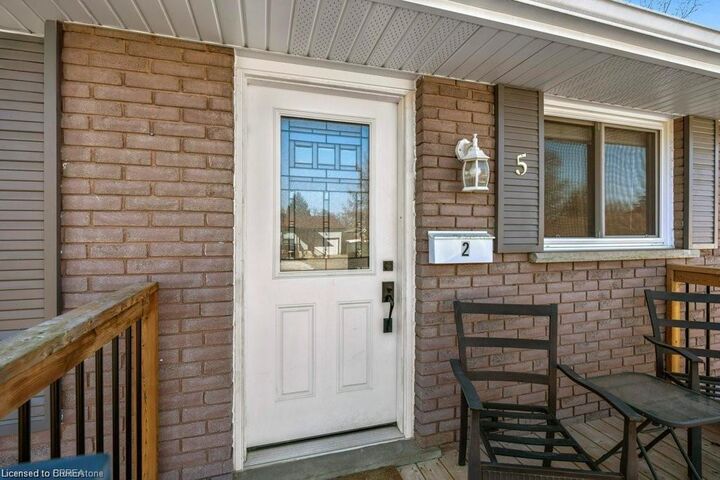Property Photo:  5 Hampton Street  ON N3S 7J2 