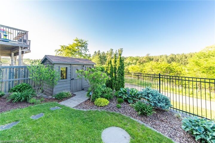 Property Photo:  38 Parkvale Drive  ON N2R 1Z5 