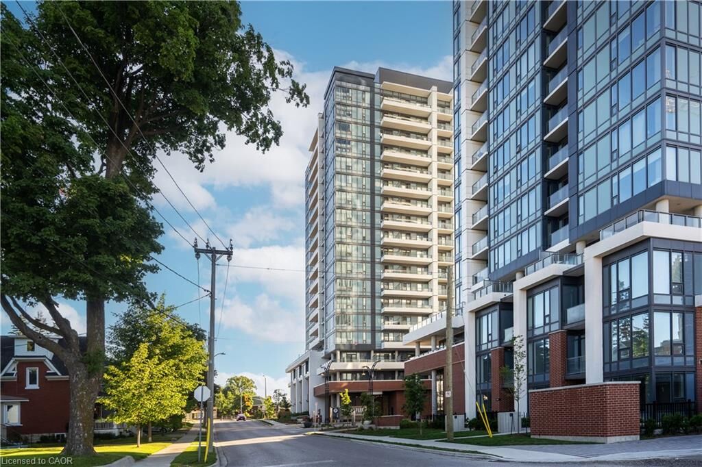 Property Photo:  5 Wellington Street S 1407  ON N2G 0E3 