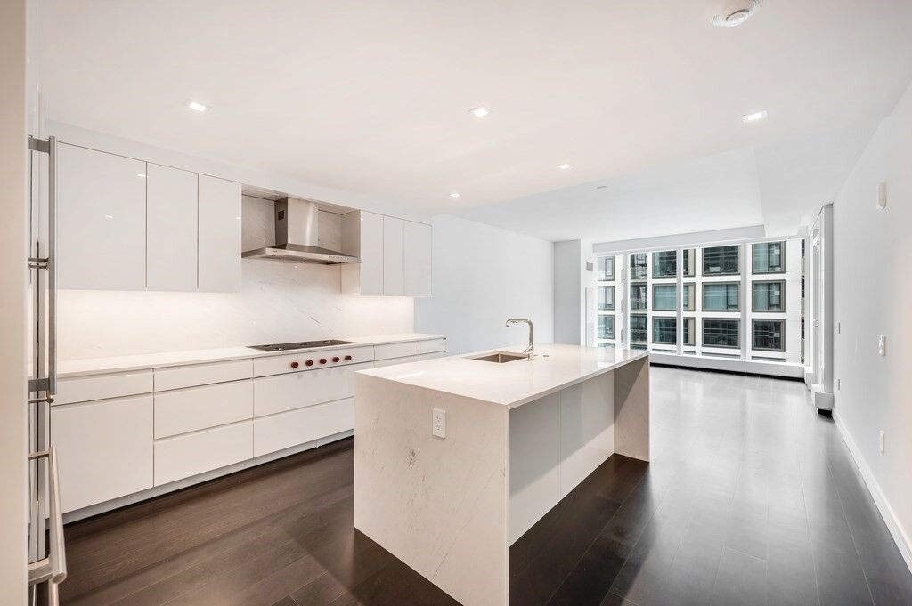 Property Photo:  150 Seaport Blvd 17A  MA 02210 