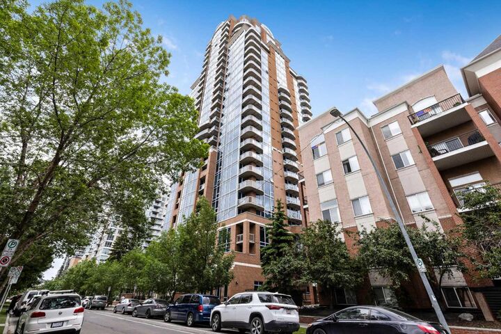 Property Photo: 817 15 Avenue SW 1806 AB T2R 0H8