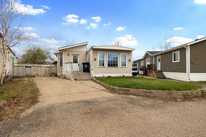 Property Photo: 132 Grenada Place AB T9H 2N2