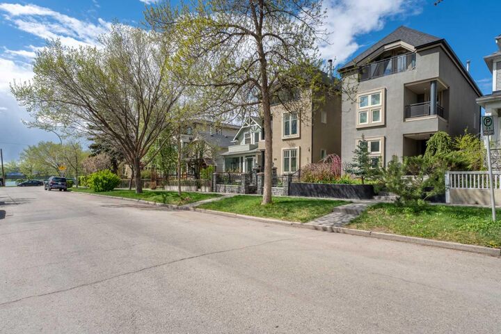 Property Photo: 216 4 Avenue NE AB T2E 0J1