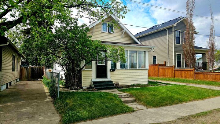 Property Photo: 2115 10 Street NW AB T2N 0Z4