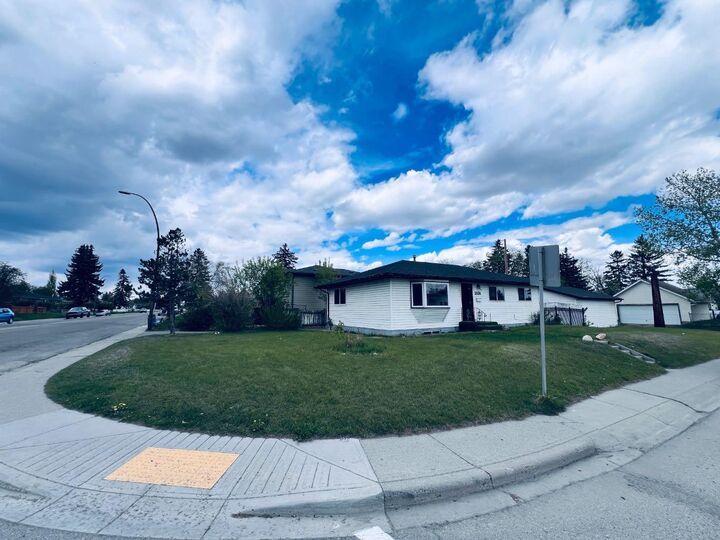Property Photo: 2626 44 Street SE AB T2B 1J6