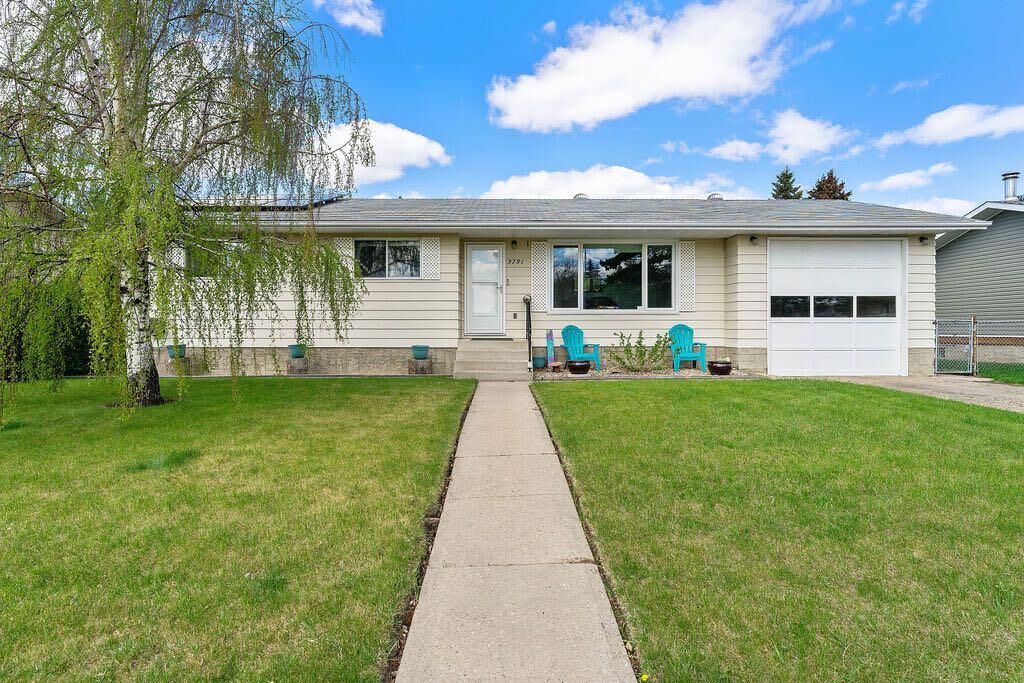 Property Photo: 3731 50 Avenue AB T4G 1J2