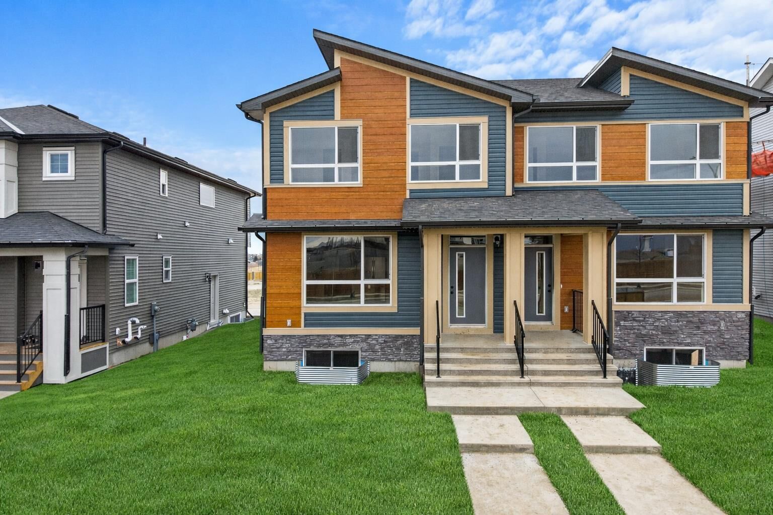 Property Photo:  117 Bridgeport Gate  AB T1X 3E5 