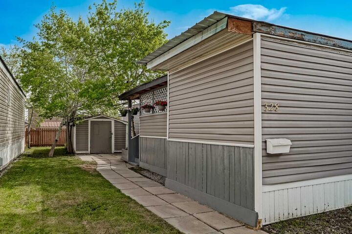 Property Photo:  6220 17 Avenue 328  AB T2A 7H4 
