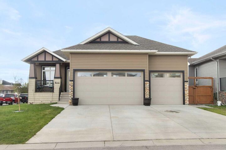 Property Photo: 504 Harrison Court AB T0M 0S0