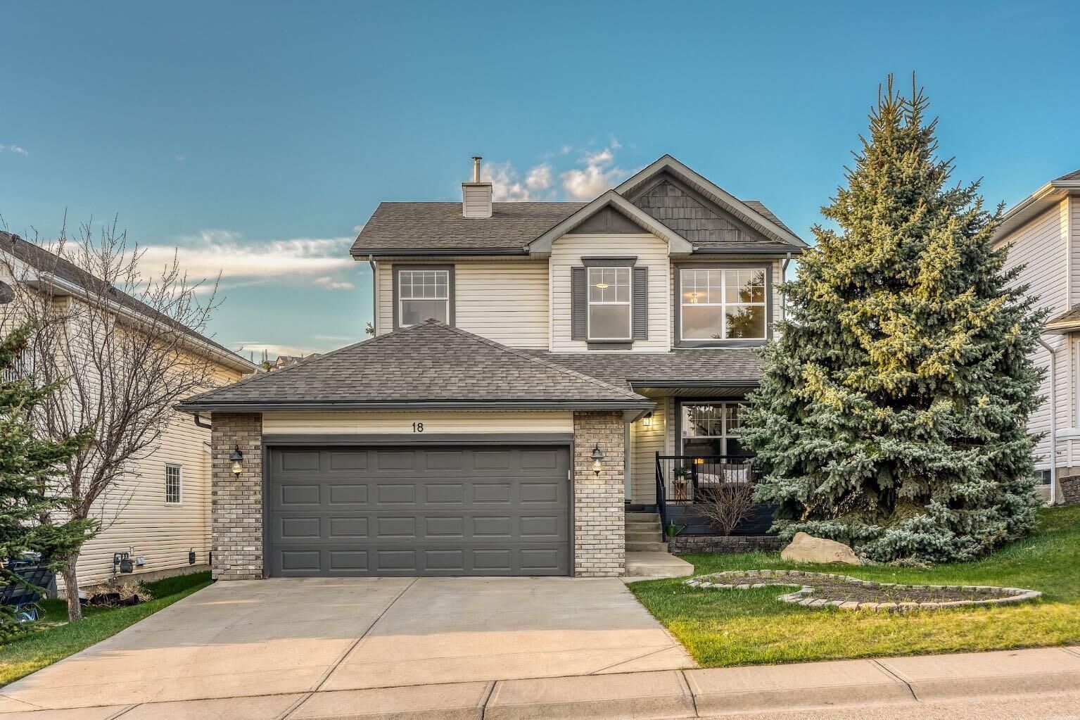 Property Photo:  18 Gleneagles View  AB T4C 1N9 