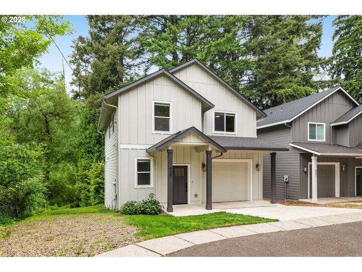 Property Photo: 939 SE Roberts Ave OR 97080