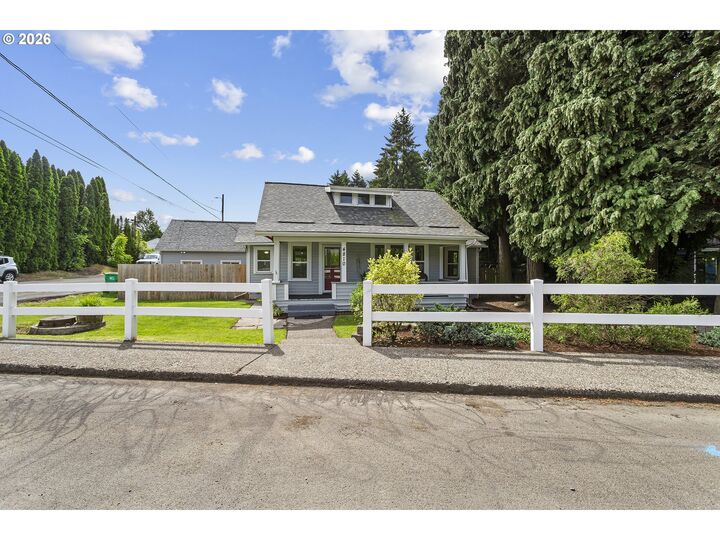 Property Photo: 4810 SE Hull Ave OR 97267