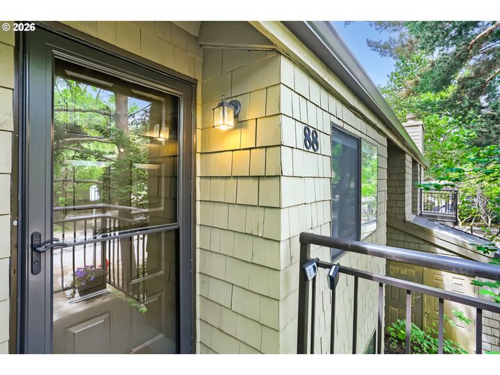 Property Photo:  88 Galen St  OR 97035 