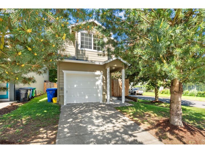 Property Photo: 9223 N Hodge Ave OR 97203