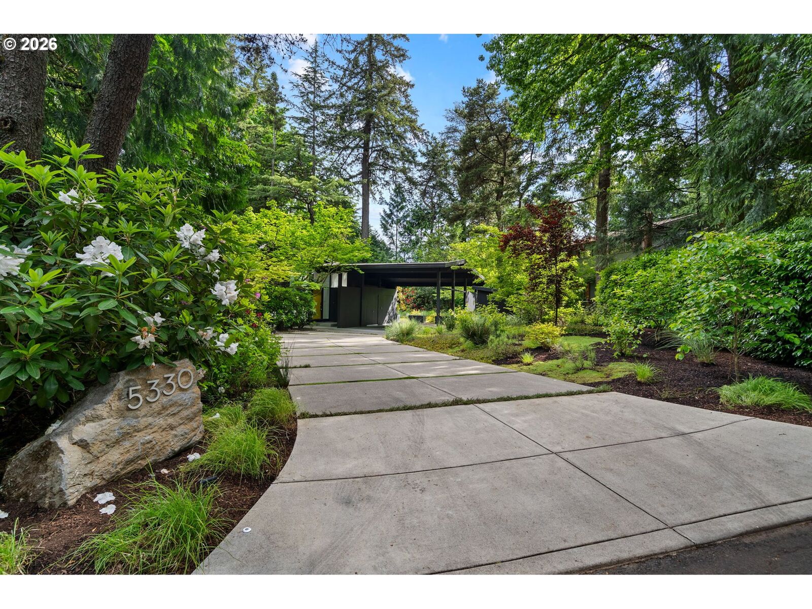Property Photo: 5330 SW Westdale Dr OR 97221