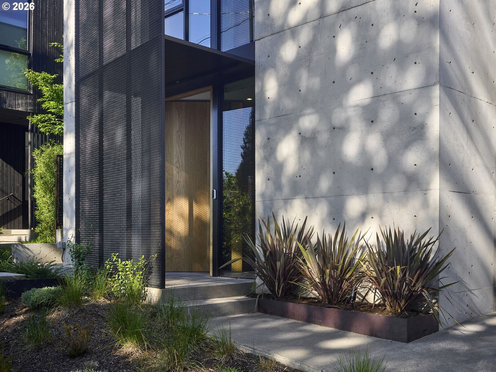 Property Photo: 3126 SE 36th Ave OR 97202