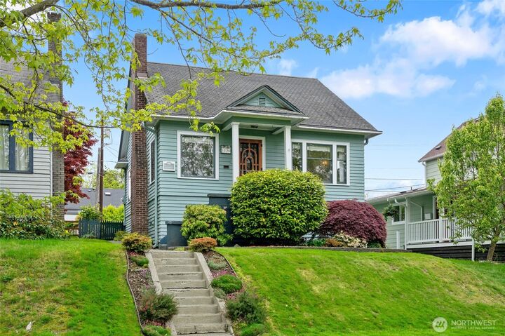 Property Photo:  1126  Wetmore Avenue  WA 98201 