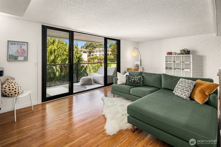 Property Photo:  9909 NE 1st 306  WA 98004 