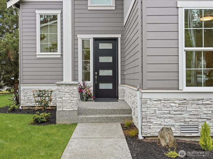 Property Photo: 9207 NE 175th Street B WA 98011