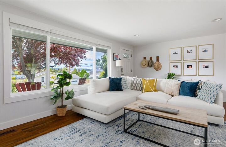 Property Photo: 639 NE Otis Street WA 98239